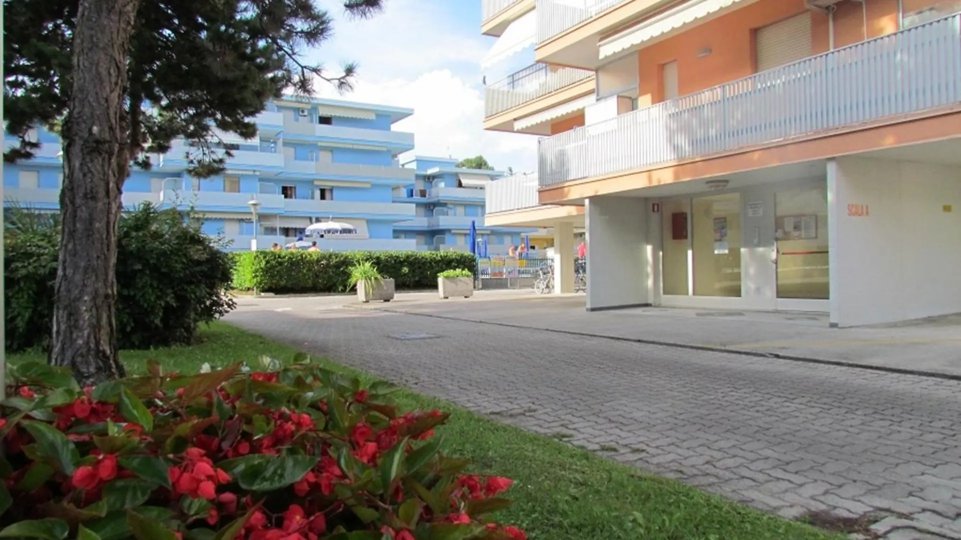 Comfort And Fun By The Pool - Beahost Bibione Italy