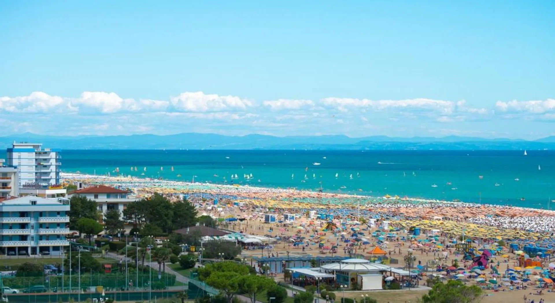Comfort And Fun By The Pool - Beahost Bibione Apartment